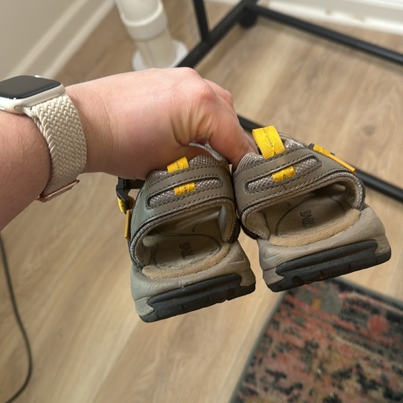 Teva Kenetic Circuit Sport Hiking Outdoor Adjustable Sandals Taupe and yellow - Picture 4 of 6